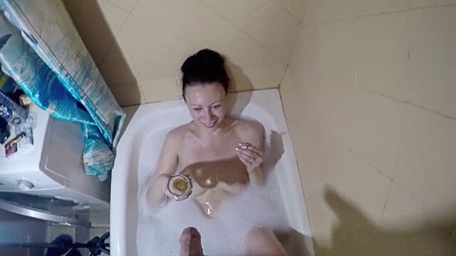 smoking fetish girl pee in glass