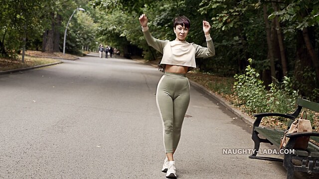 exhibitionist camel toe leggings