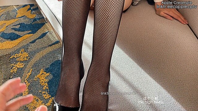 丝 袜 高 跟 clips wife stockings gangbang hotel heels