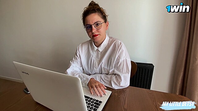 russian lady boss blowjob