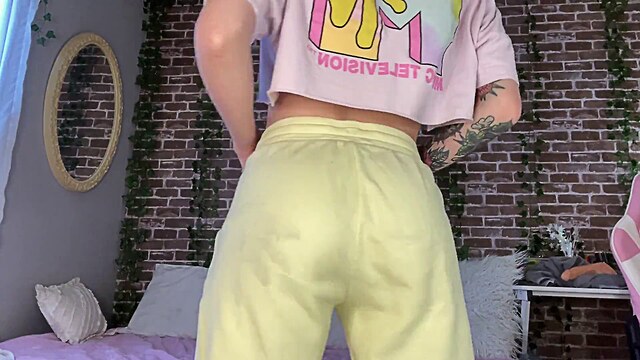 girl fart girls