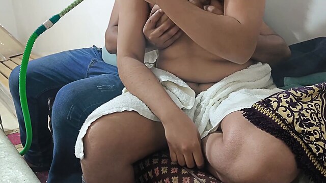 سكس عربي بصوت واضح سكس نيك سحر القحبة المصرية تمص الزب وتنزل لبن كسها عليه clips
