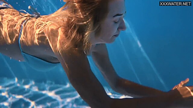 teen pornstar hot sexy in swimming pool