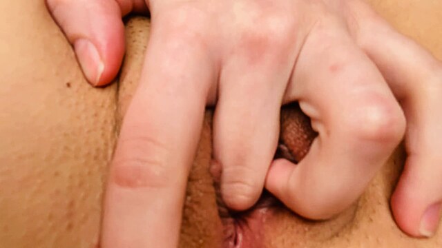 brunette xxx zoom on wet pussy